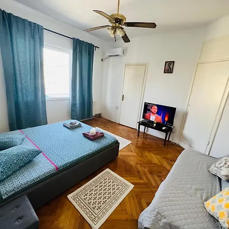 Old Town Бухарест